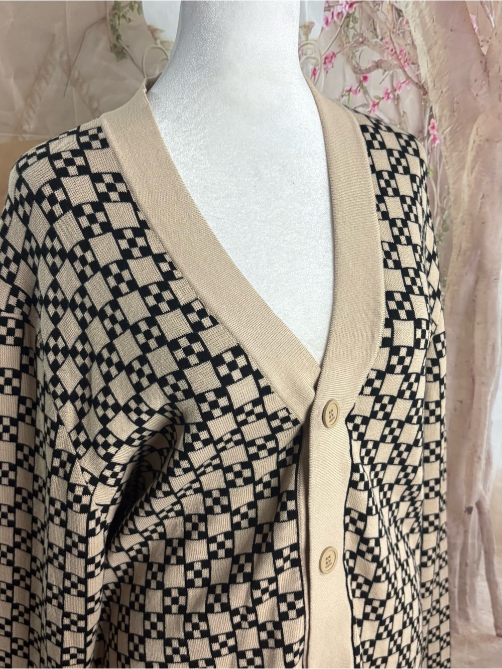 🔥FINAL SALE FREE SHIPPING!🔥 NEW Sandro Beige and Black Geometric V-Neck Cardigan - Picture 7 of 14
